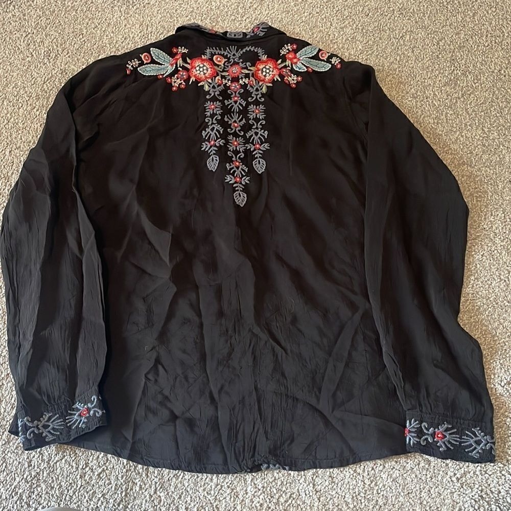 Johnny Was Woman Embroidery Blouse Top - Size: XS - Picture 3 of 7